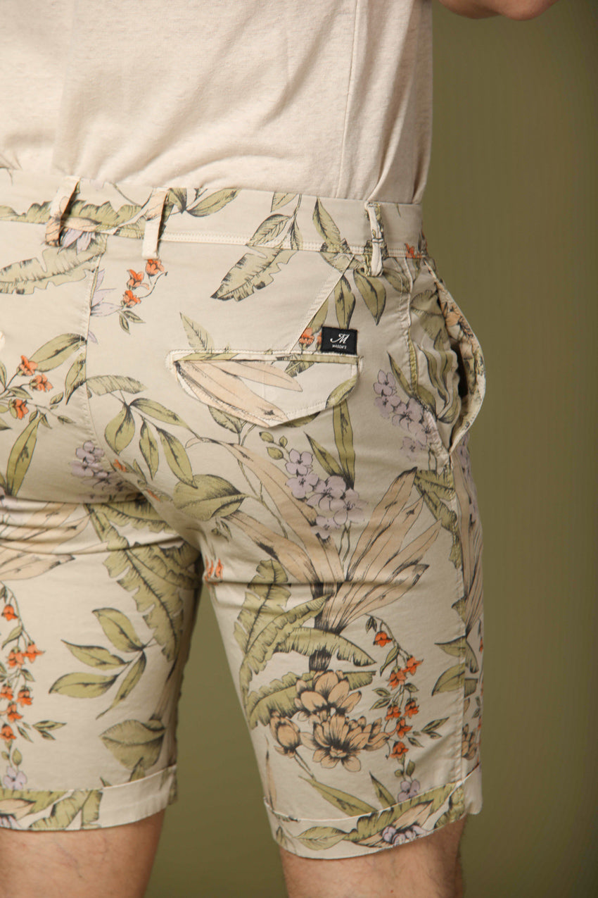 Image 4 of men's chino Bermuda shorts, Eisenhower model, with floral pattern, in beige, slim fit by Mason's