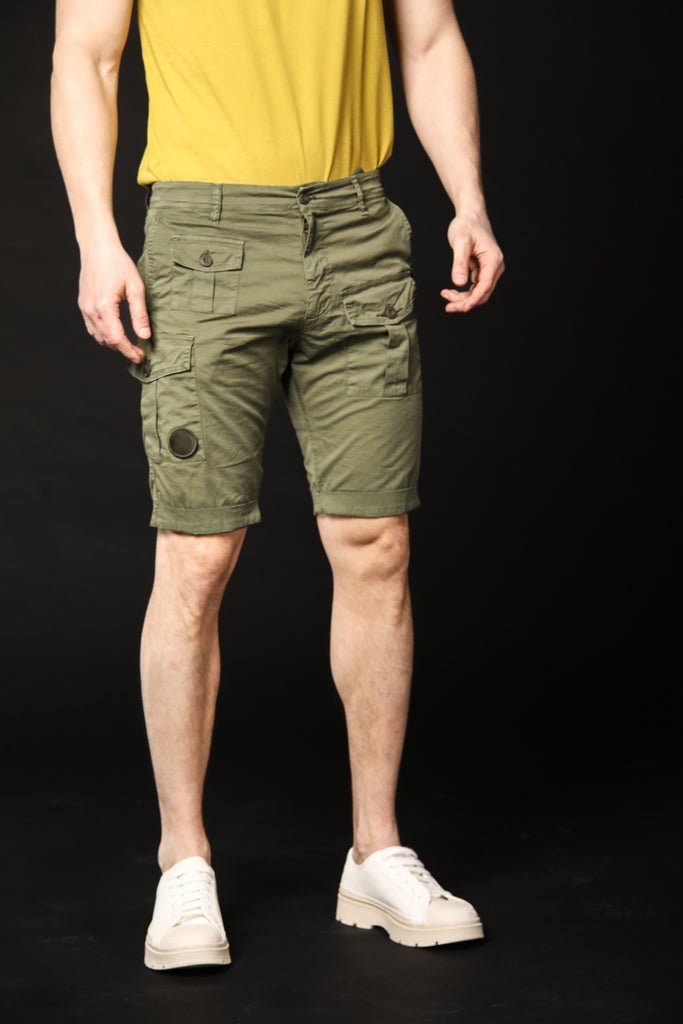 Image 2 of men's cargo Bermuda shorts, George model, in green, carrot fit by Mason's