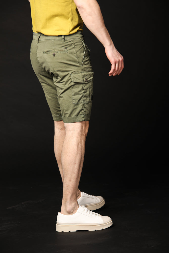 Image 4 of men's cargo Bermuda shorts, George model, in green, carrot fit by Mason's