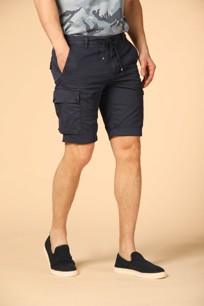 Image 2 of men's cargo Bermuda shorts, Chile Athleisure model, in blue navy , carrot fit by Mason's