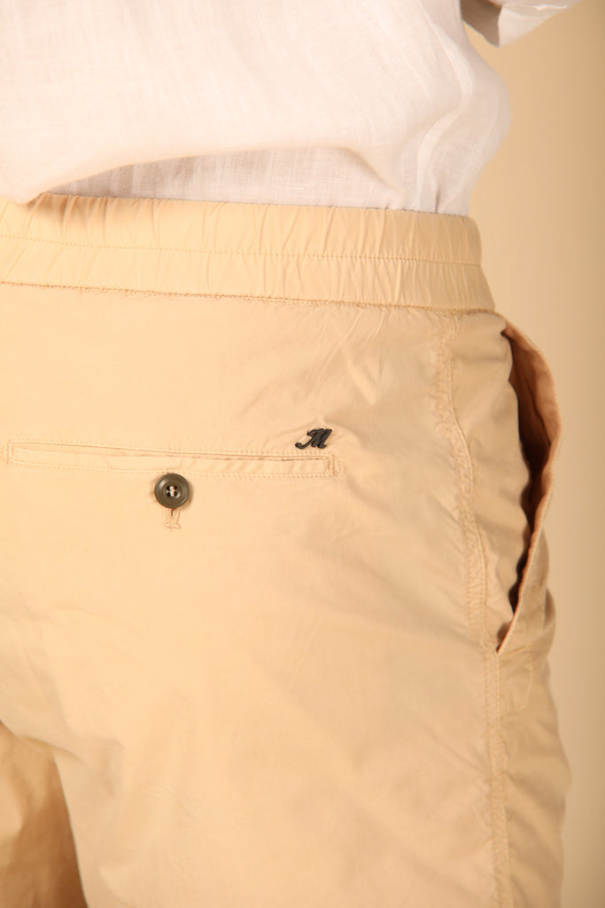 Image 4 of Mason's Forte Summer men's Bermuda cargo shorts in dark kaki color, regular fit.