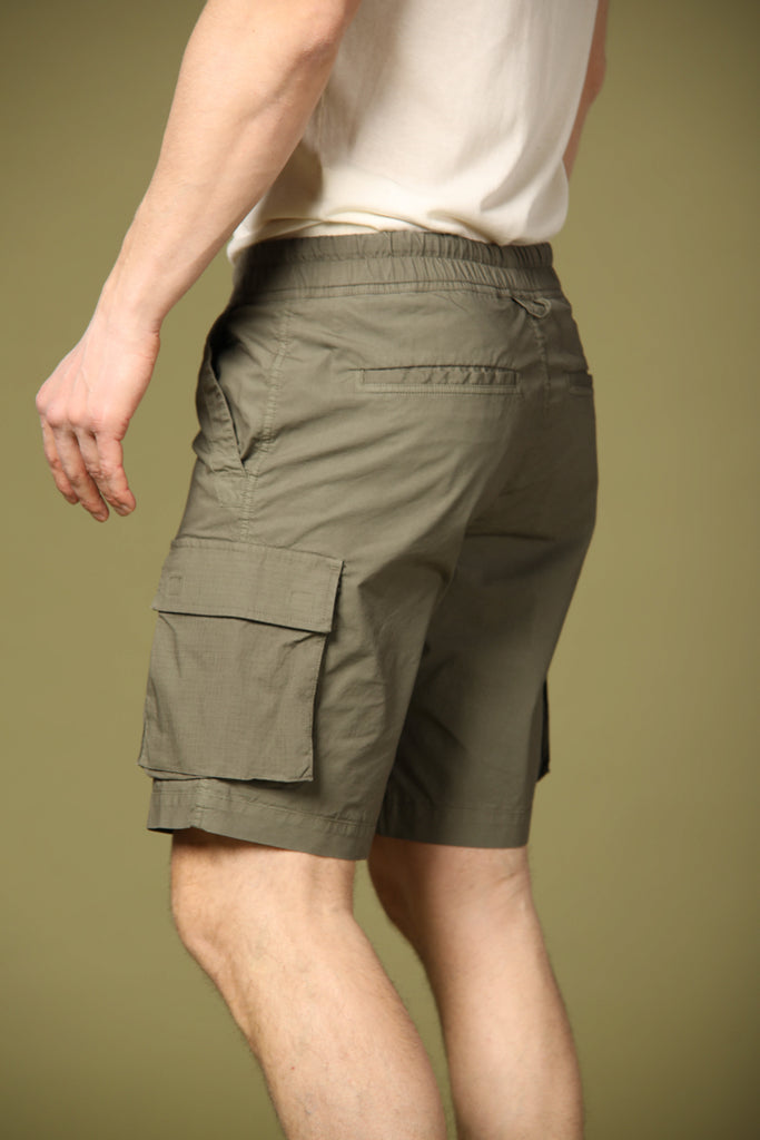 Image 4 of Mason's Forte Summer men's Bermuda cargo shorts in military green color, regular fit