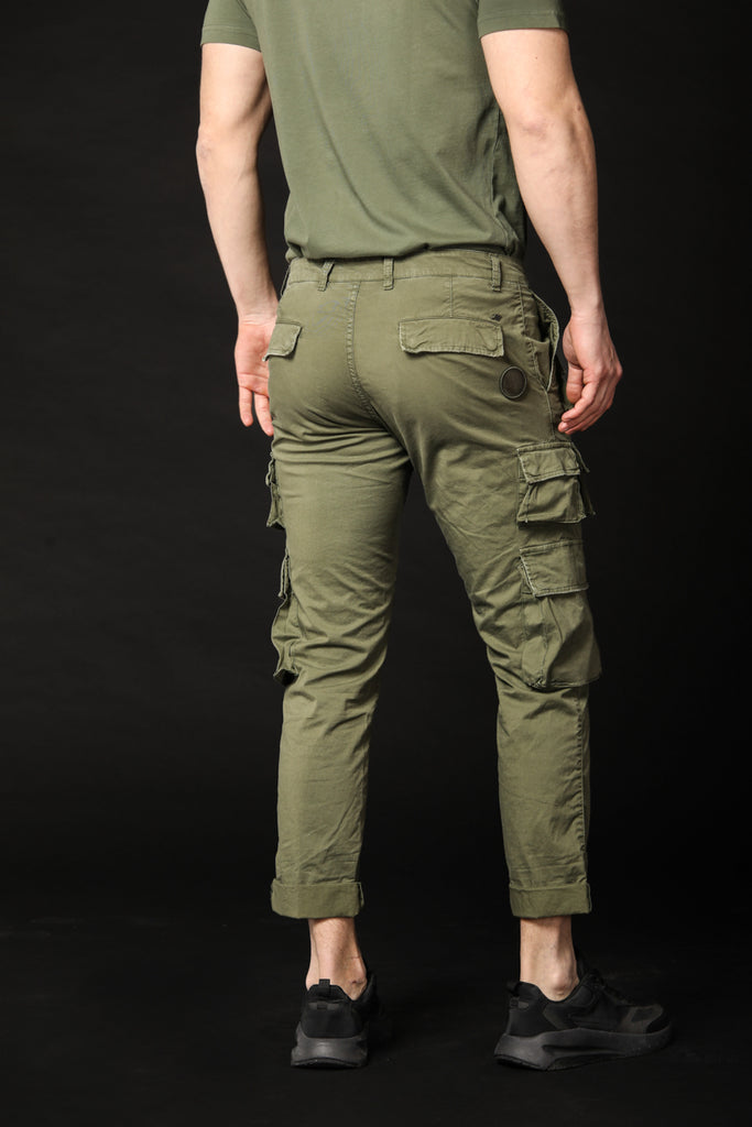 Image 6 of men's Caracas model cargo pants in green, regular fit by Mason's