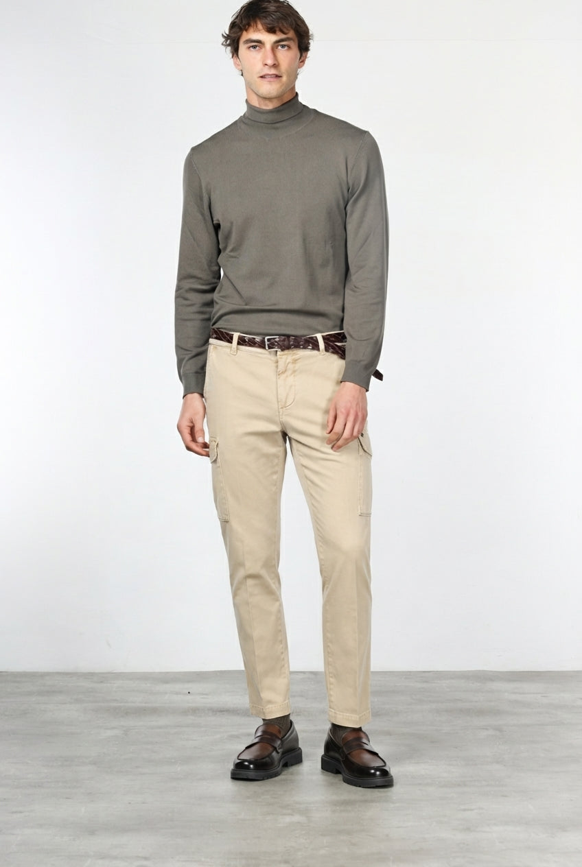 Chile men’s cargo pants in stretch gabardine, extra slim fit ①