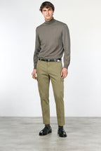 Chile men’s cargo pants in stretch gabardine, extra slim fit ①
