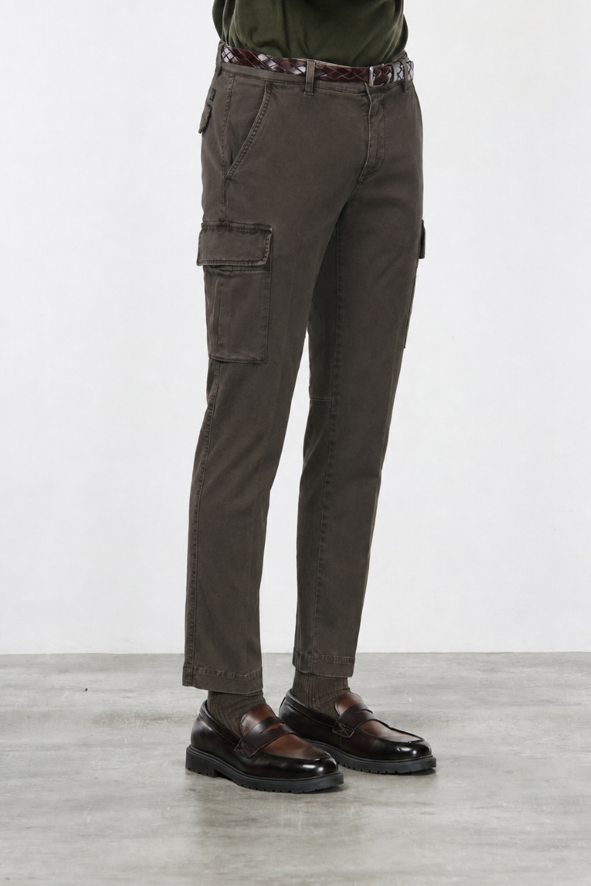 Chile men’s cargo pants in stretch gabardine with extra slim fit ①
