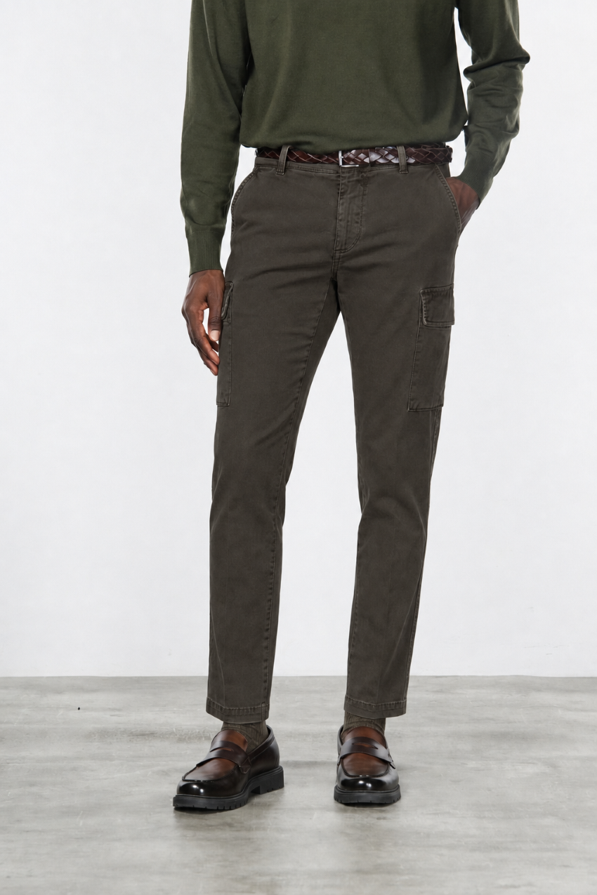 Chile men’s cargo pants in stretch gabardine with extra slim fit ①
