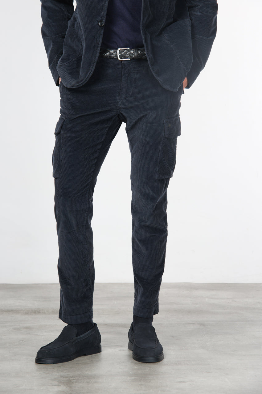 Chile men’s cargo pants in 500-wale corduroy, extra slim fit ①