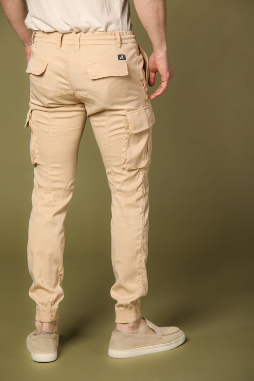 Image 5 of men's Chile Elax model cargo pants in dark khaki, extra slim fit by Mason's