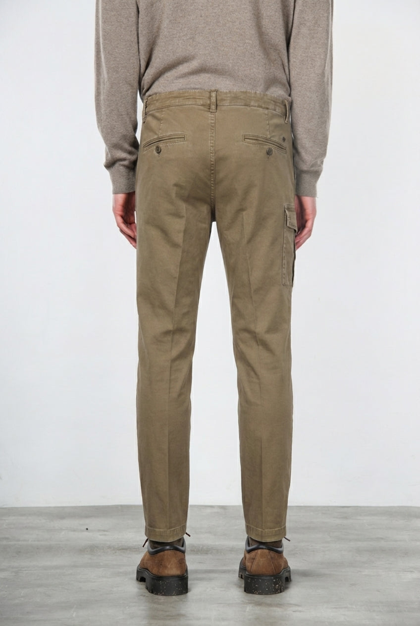 George Coolpocket men’s cargo pants in gabardine with carrot fit ①
