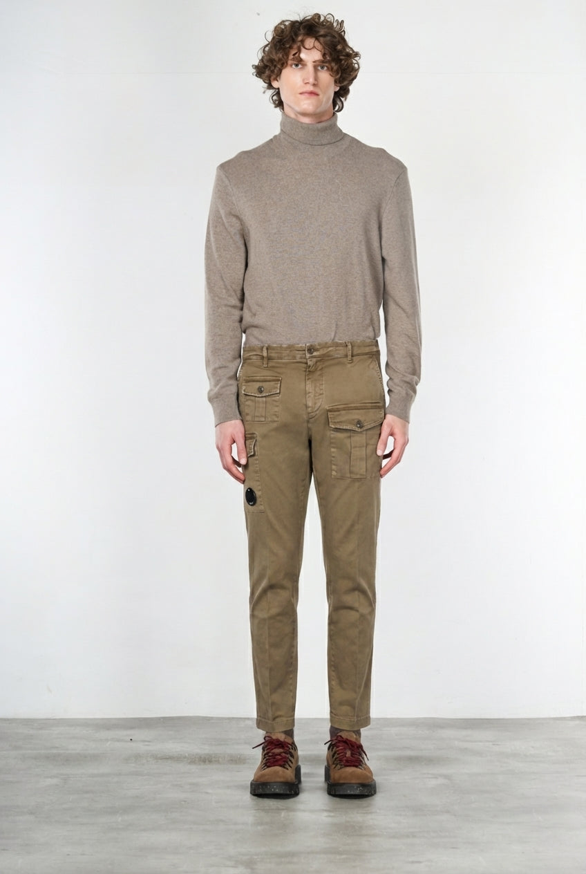 George Coolpocket men’s cargo pants in gabardine with carrot fit ①

