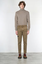 George Coolpocket men’s cargo pants in gabardine with carrot fit ①
