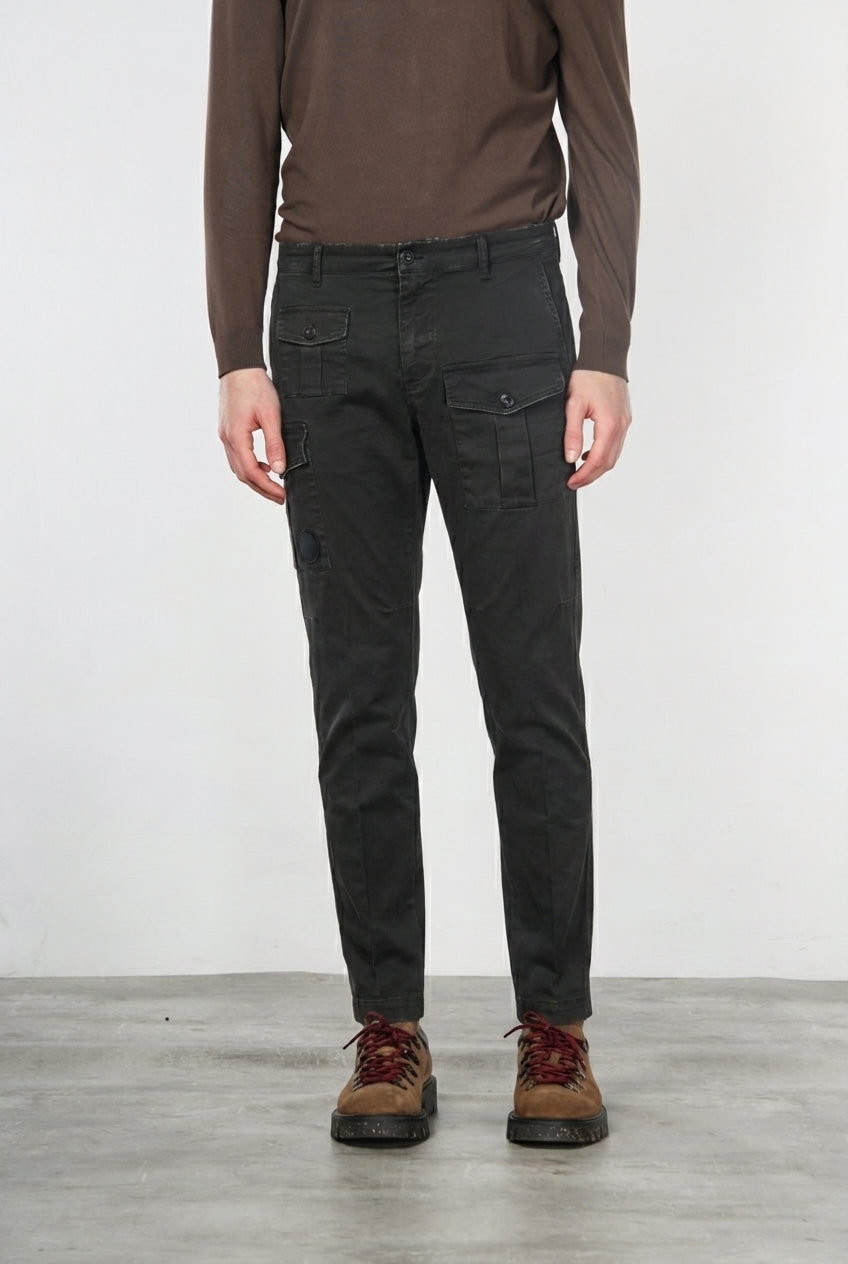 George Coolpocket Herren-Cargohose aus Gabardine mit carrot fit ①