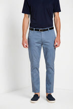 John Coolkhinos pantalon chino homme en satin stretch Logo Edition carrot fit ①