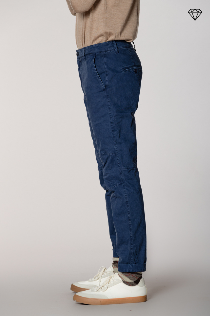 John Coolkhinos Herren-Chinohose aus Gabardine logo edition carrot fit ①