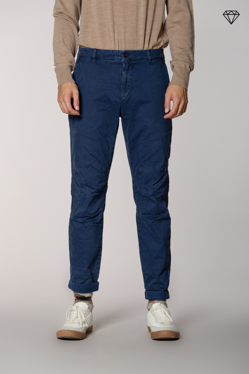 John Coolkhinos Herren-Chinohose aus Gabardine logo edition carrot fit ①