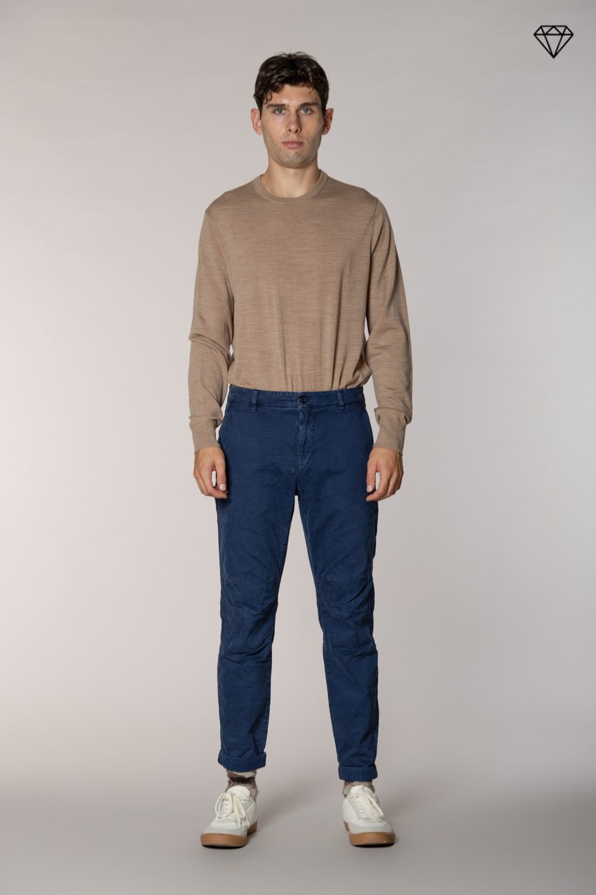 John Coolkhinos Herren-Chinohose aus Gabardine logo edition carrot fit ①