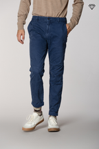 John Coolkhinos pantalone chino uomo in gabardina logo edition carrot fit ①