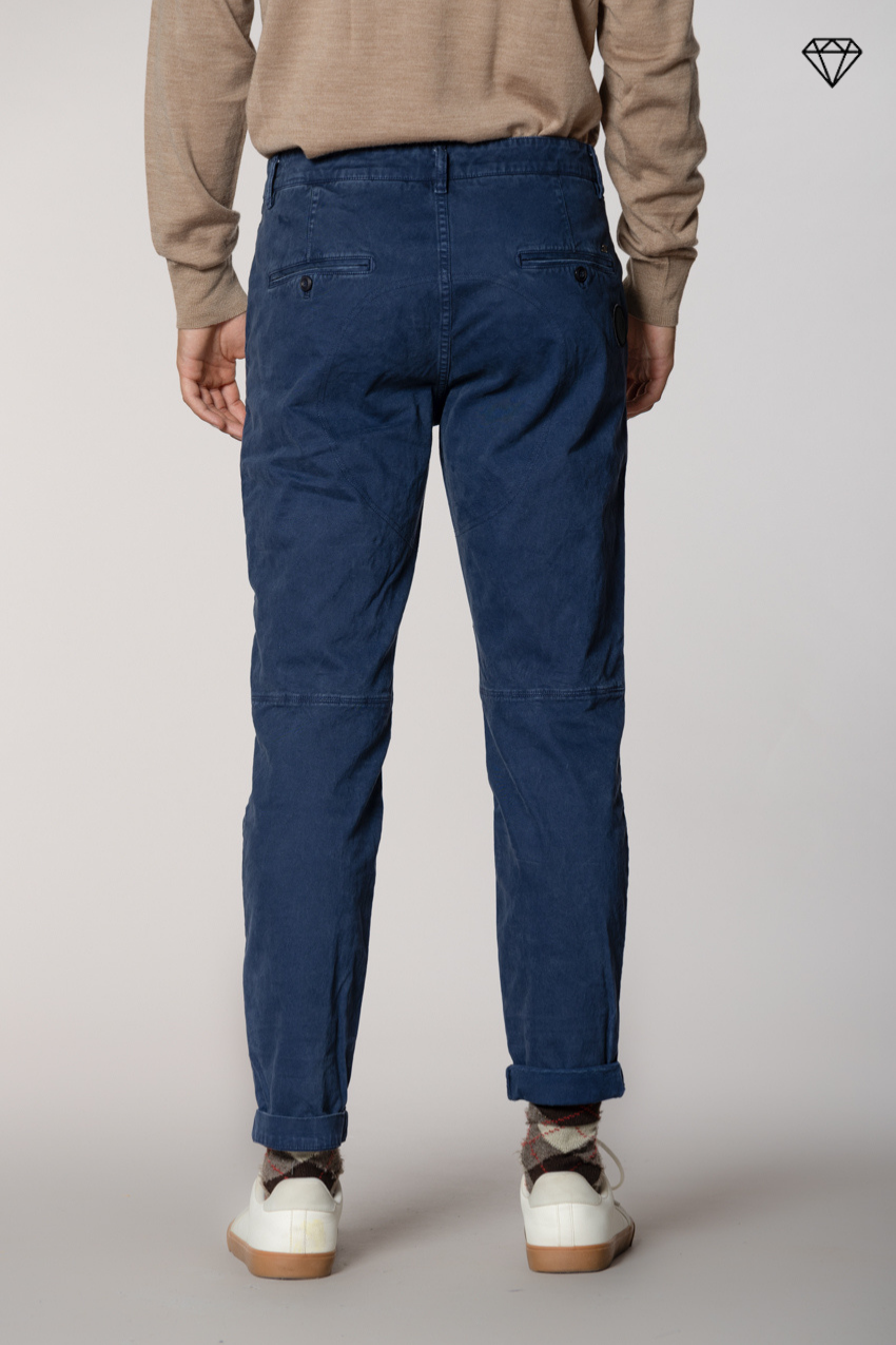John Coolkhinos Herren-Chinohose aus Gabardine logo edition carrot fit ①