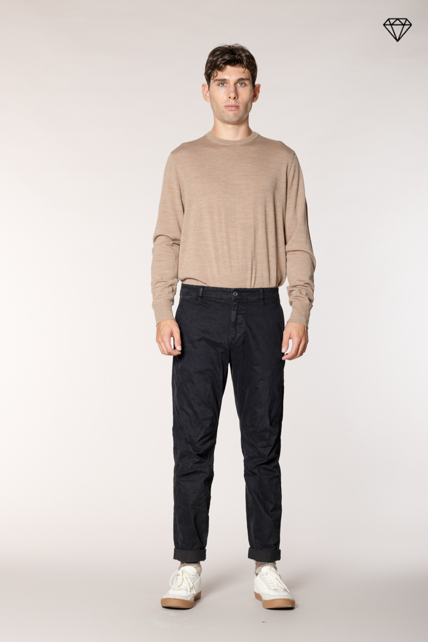 John Coolkhinos Herren-Chinohose aus Gabardine logo edition carrot fit ①