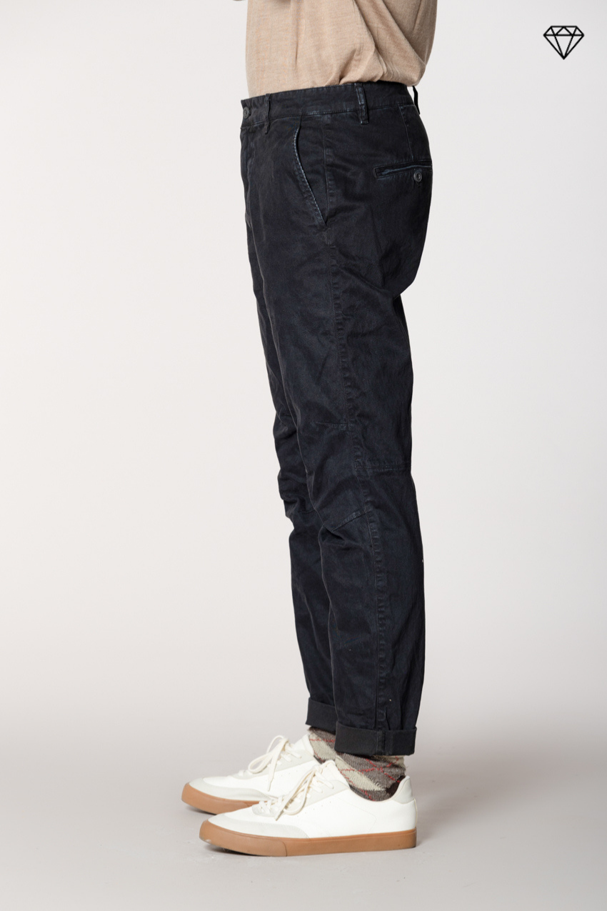 John Coolkhinos pantalone chino uomo in gabardina logo edition carrot fit ①