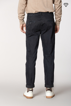 John Coolkhinos pantalone chino uomo in gabardina logo edition carrot fit ①