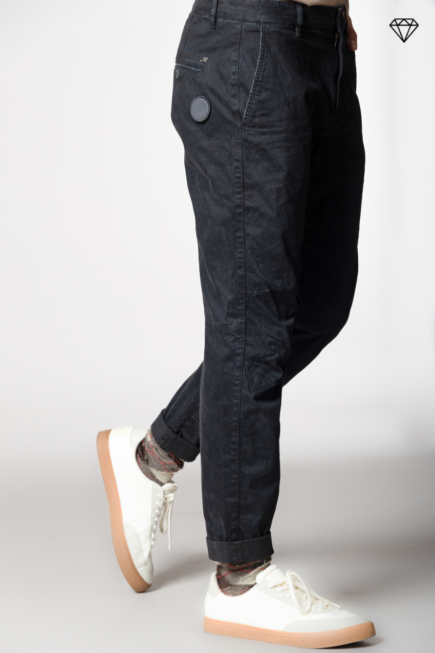 John Coolkhinos Herren-Chinohose aus Gabardine logo edition carrot fit ①