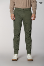 John Coolkhinos pantalone chino uomo in gabardina logo edition carrot fit ①