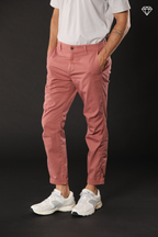 John Coolkhinos pantalon chino homme en satin stretch logo edition carrot fit ①
