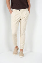 Osaka 1 Pince Delamere Hose Chino Herren aus Stretch-Gabardine carrot fit