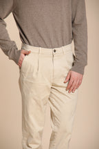 Pinces pantalone chino uomo in gabardina relaxed fit