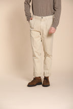 Pinces pantalone chino uomo in gabardina relaxed fit