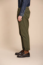Pinces pantalone chino uomo in gabardina relaxed fit