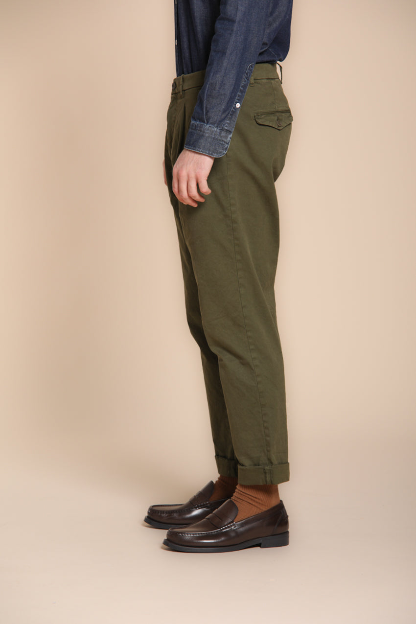Pinces pantalone chino uomo in gabardina relaxed fit