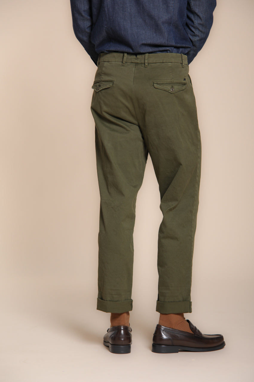 Pinces pantalone chino uomo in gabardina relaxed fit
