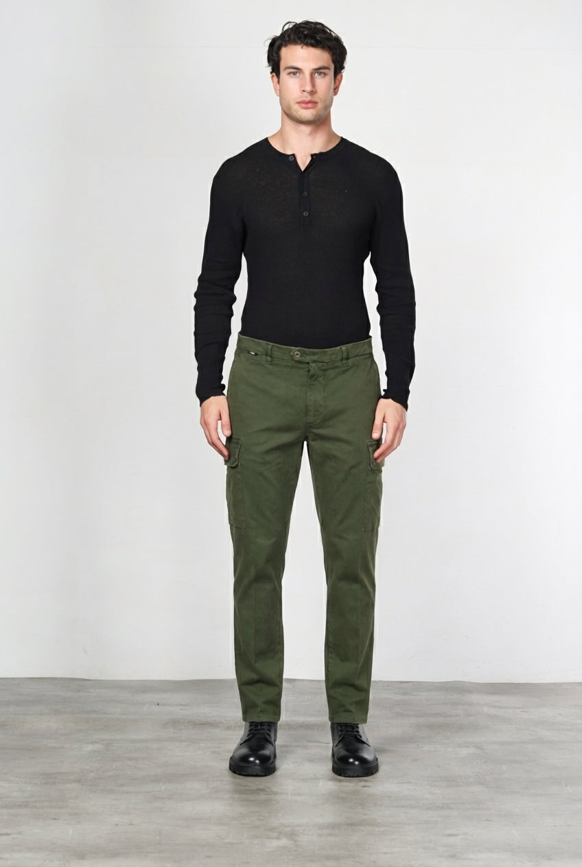 Chile men’s cargo pants in gabardine with carrot fit