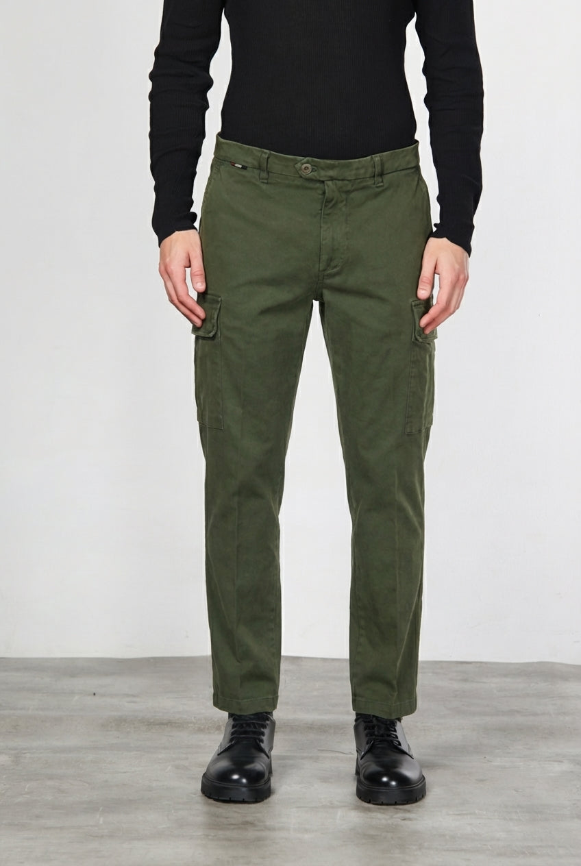 Chile men’s cargo pants in gabardine with carrot fit