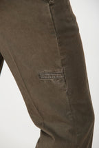 Madison M74 pantalon chino homme en twill léger stretch carrot fit