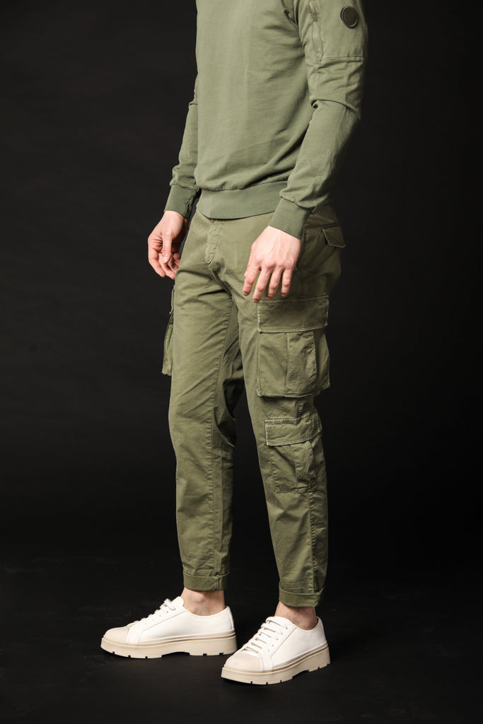 Image 2 of Mason's Bahamas model men's cargo pants in green, regular fit