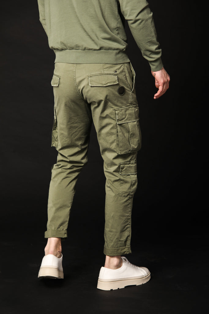 Image 5 of Mason's Bahamas model men's cargo pants in green, regular fit