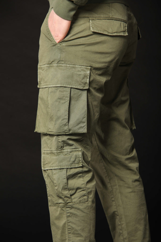 Image 3 of Mason's Bahamas model men's cargo pants in green, regular fit
