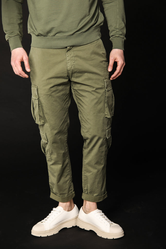 Image 4 of Mason's Bahamas model men's cargo pants in green, regular fit