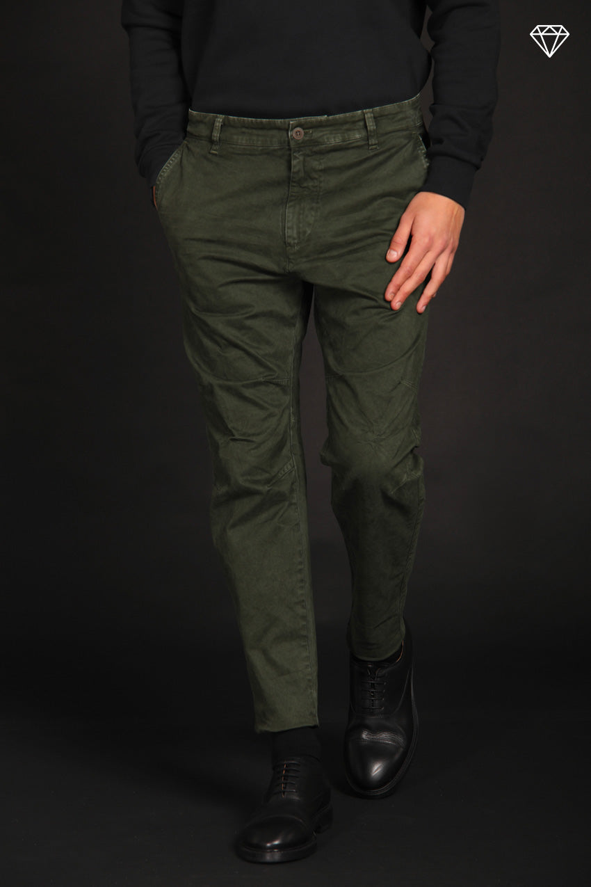 John Coolchinos Herren Chino Hose aus Gabardine Logo Limited Edition Carrot Fit ①.