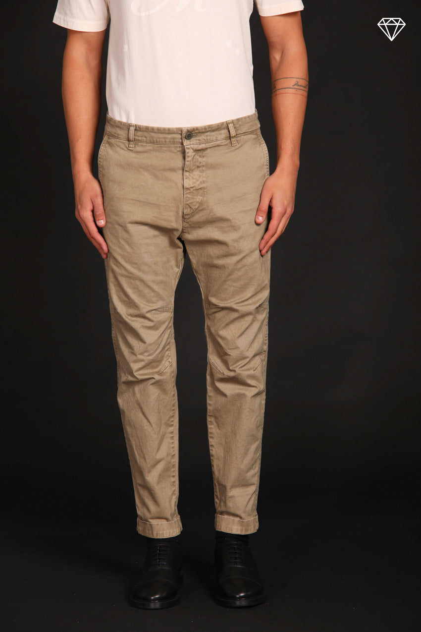 John Coolchinos Herren Chino Hose aus Gabardine Logo Limited Edition Carrot Fit ①