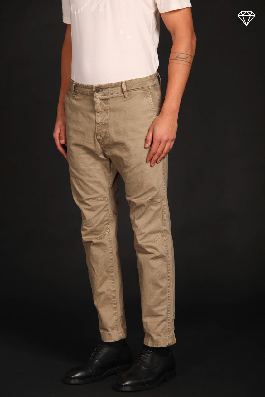 John Coolchinos Herren Chino Hose aus Gabardine Logo Limited Edition Carrot Fit ①