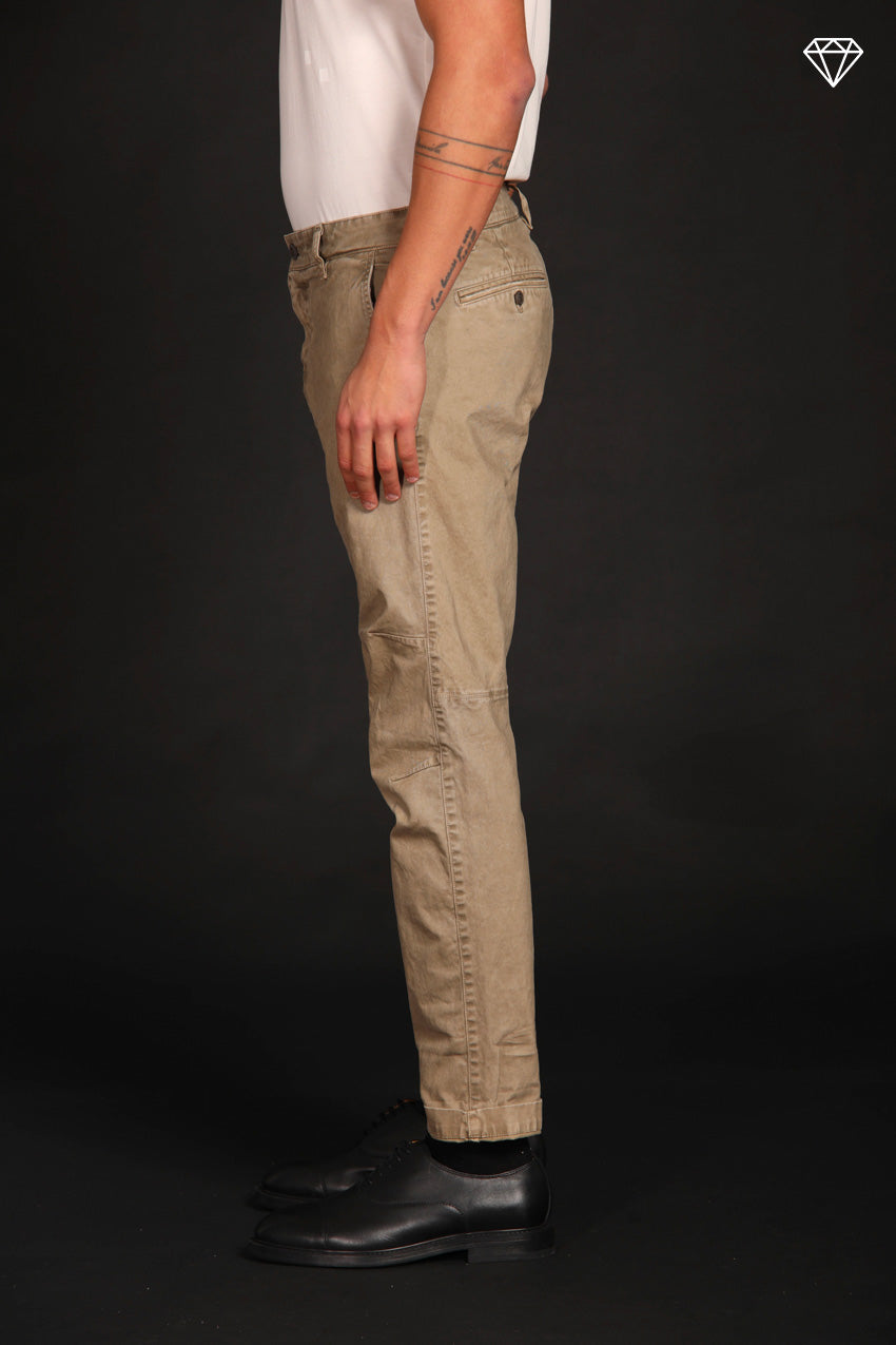 John Coolchinos Herren Chino Hose aus Gabardine Logo Limited Edition Carrot Fit ①