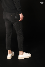 John Coolkhinos pantalon chino homme en satin stretch logo edition carrot fit ①