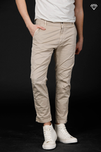 John Coolkhinos pantalon chino homme en satin stretch logo edition carrot fit ①