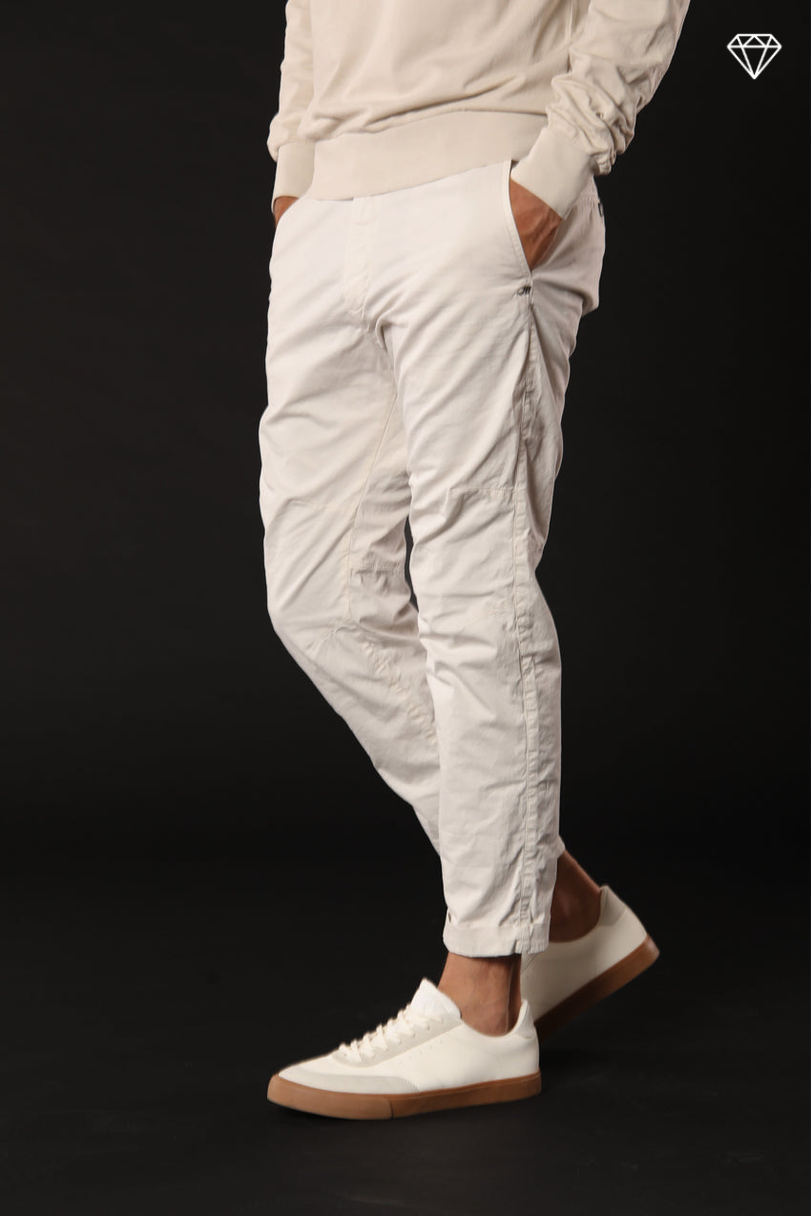 John Coolkhinos pantalon chino homme en satin stretch logo edition carrot fit ①