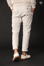 John Coolkhinos pantalon chino homme en satin stretch logo edition carrot fit ①